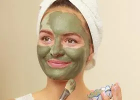 Как использовать зеленую глину для лица?