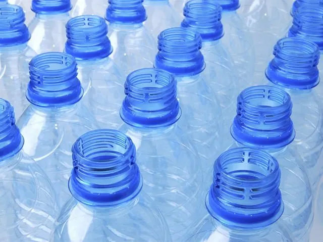 горлышко пластиковых бутылок 