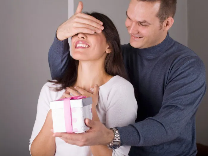 Муж не дарит подарки: не достойна, или он не хочет?