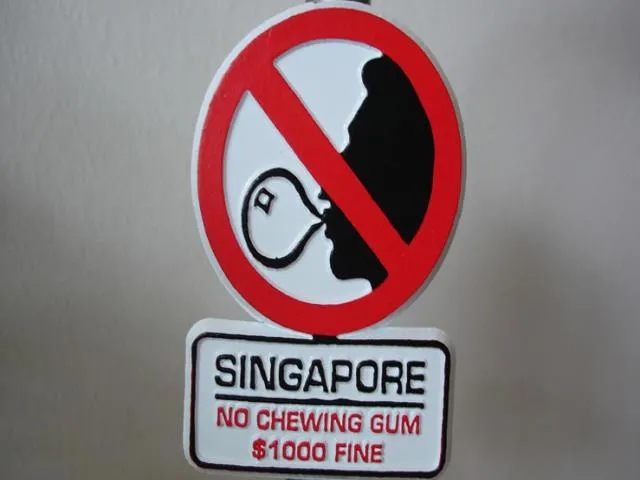 Фото на тему «Почему нельзя жевать жвачку в Сингапуре?»