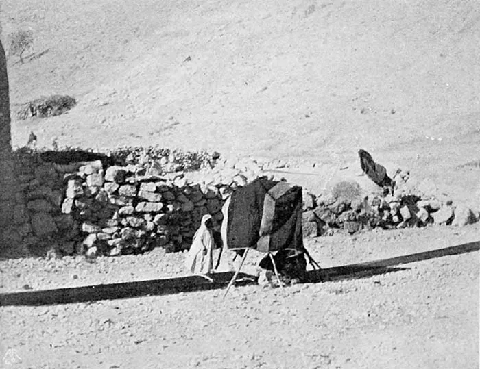 Бедуин разбивает тент. Палестина, ок.1900.
