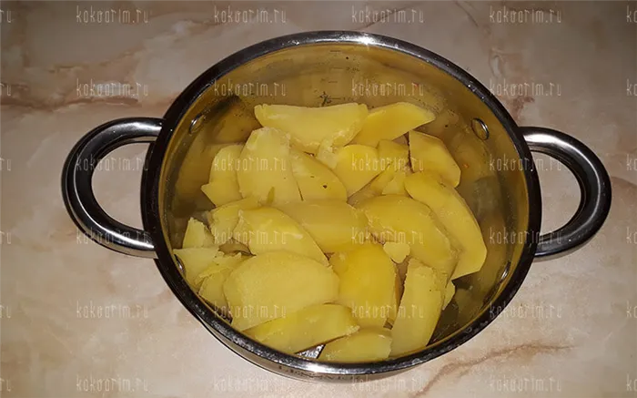 Фото 9 как варить картошку в кастрюле