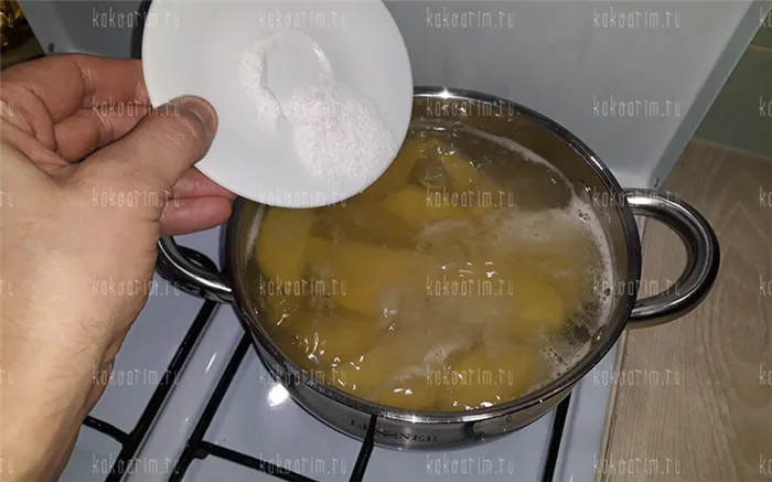 Фото 8 как варить картошку в кастрюле