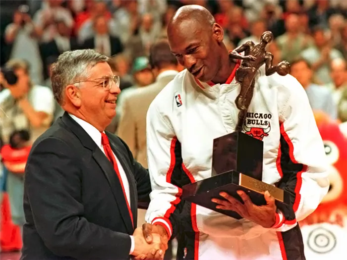 Майкл Джордан и комиссионер НБА Дэвид Стерн, 1993
