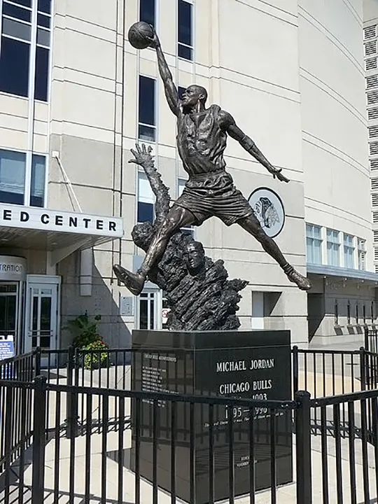 Статуя Майкла Джордана