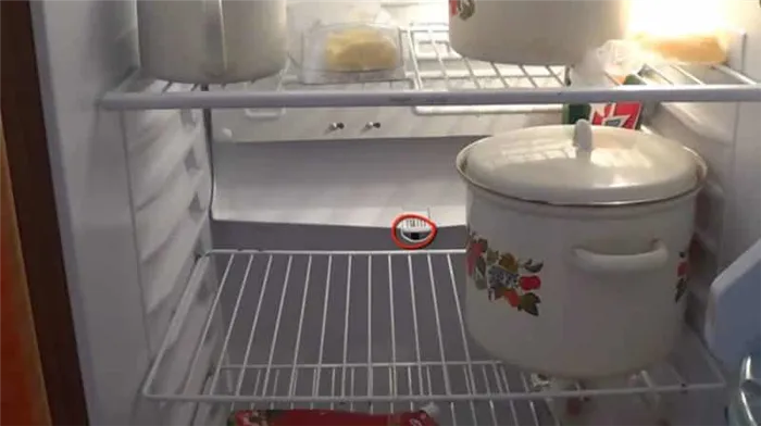 Почему в холодильнике накапливается вода под ящиком для овощей