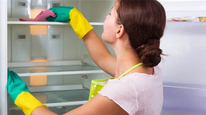 Как избавиться от запаха в холодильнике: 10 эффективных способов