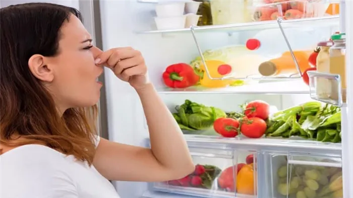 Как избавиться от вони в холодильнике