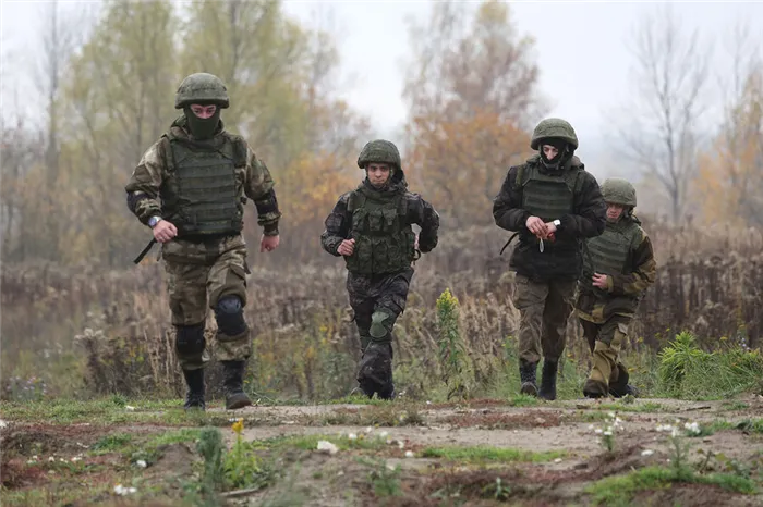 Военнослужащие ВС РФ, призванные в рамках частичной мобилизации, в ходе инженерно-саперной подготовки на полигоне в Калининградской области