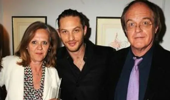 Том Харди с родителями