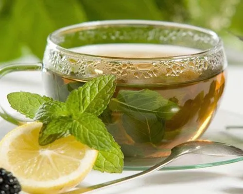 Успокоительный чай из мяты и лимона