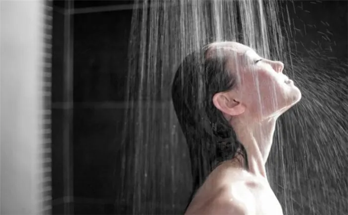 Холодный душ избавляет от депрессии. Холодный душ может улучшить эмоциональное состояние. Фото.